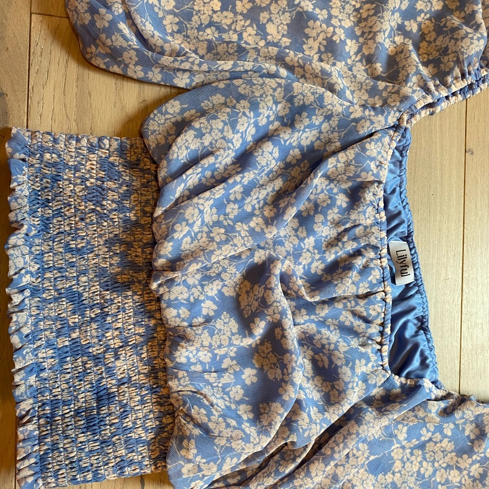 Lilyful top